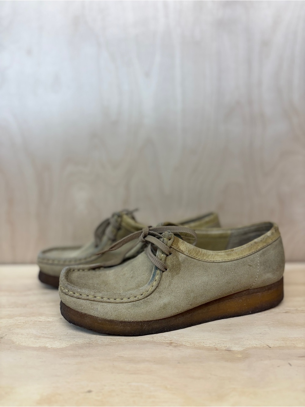 Vintage Clarks Wallabees Women’s Suede Moc Toe Casual Shoe in Beige